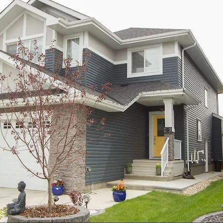 Modern Executive Suite I Complimentary Netflix & Parking! Edmonton Esterno foto