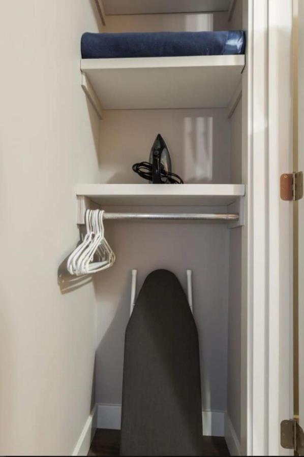 Modern Executive Suite I Complimentary Netflix & Parking! Edmonton Esterno foto