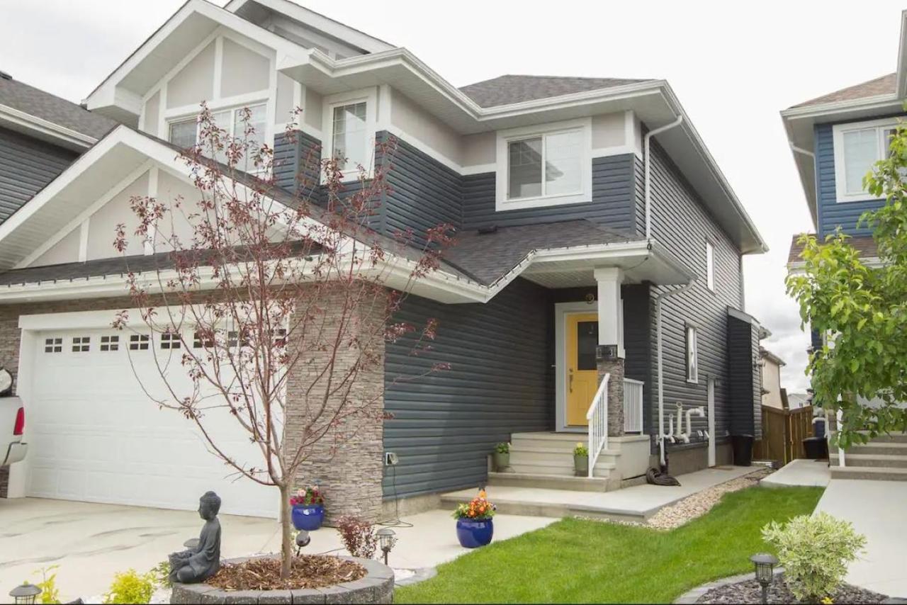 Modern Executive Suite I Complimentary Netflix & Parking! Edmonton Esterno foto