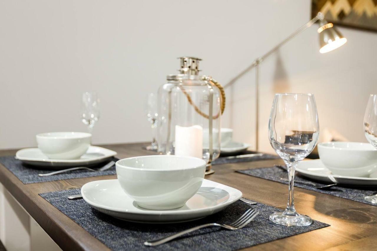 Modern Executive Suite I Complimentary Netflix & Parking! Edmonton Esterno foto