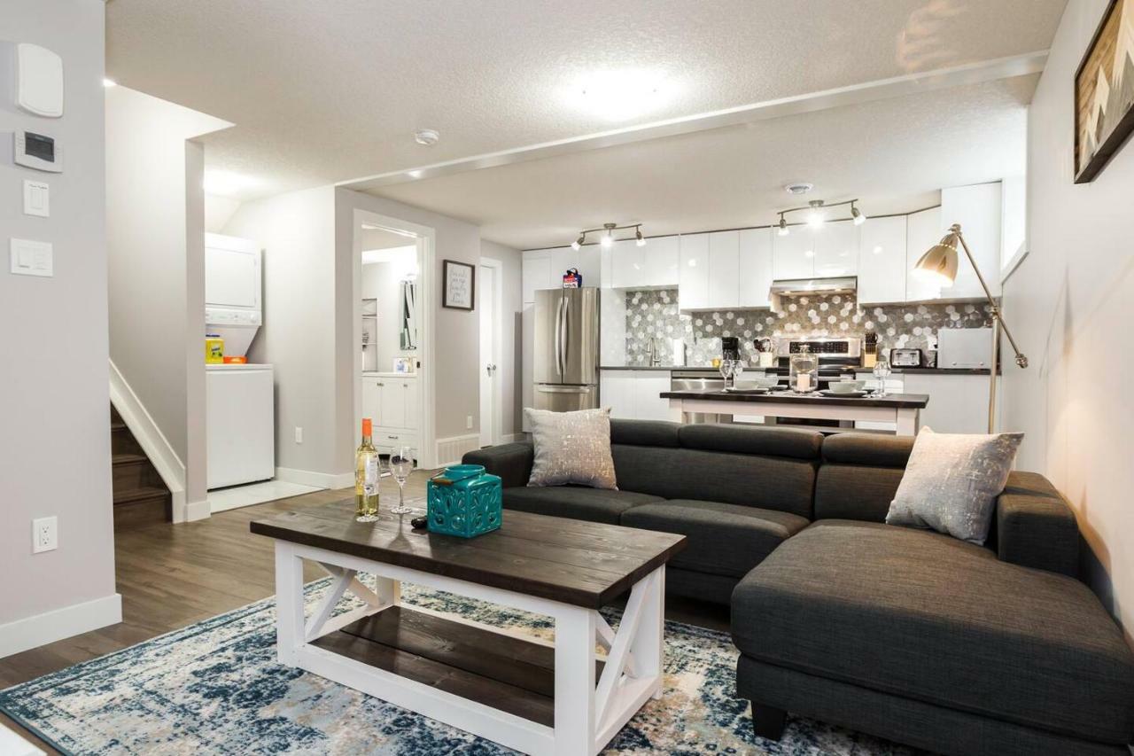 Modern Executive Suite I Complimentary Netflix & Parking! Edmonton Esterno foto