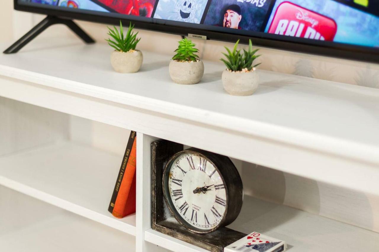 Modern Executive Suite I Complimentary Netflix & Parking! Edmonton Esterno foto