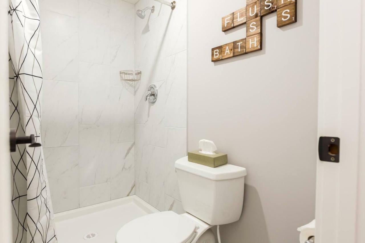 Modern Executive Suite I Complimentary Netflix & Parking! Edmonton Esterno foto