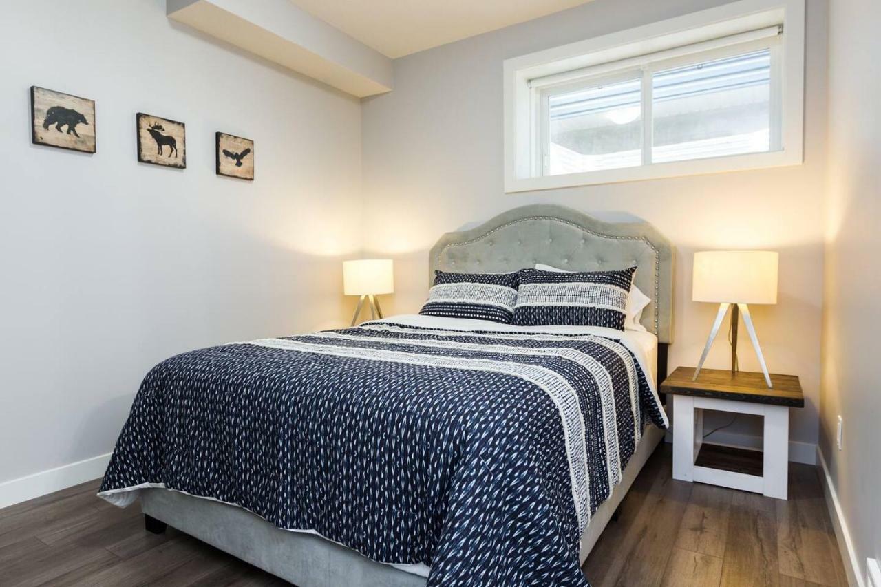 Modern Executive Suite I Complimentary Netflix & Parking! Edmonton Esterno foto