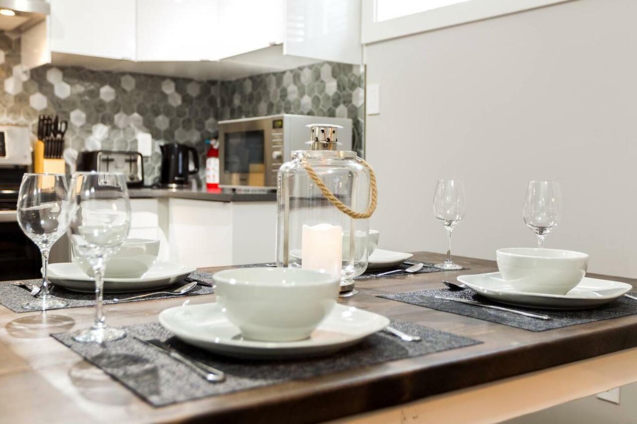 Modern Executive Suite I Complimentary Netflix & Parking! Edmonton Esterno foto